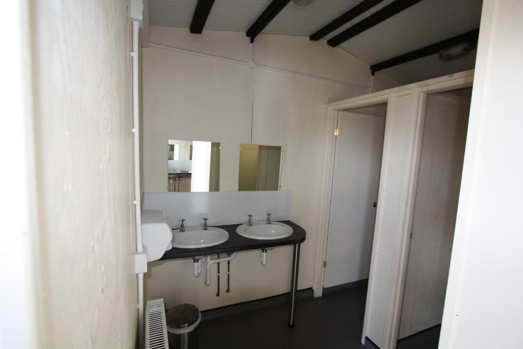 The White Horse Bunkhouse Hostel *